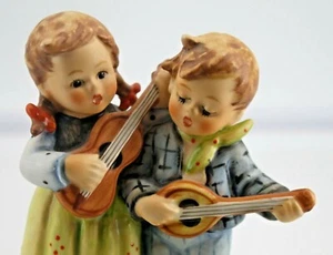 Vintage Goebel Hummel Figurine Happy Days #150 2/0 TMK6 1979-1991 4" - Picture 1 of 8