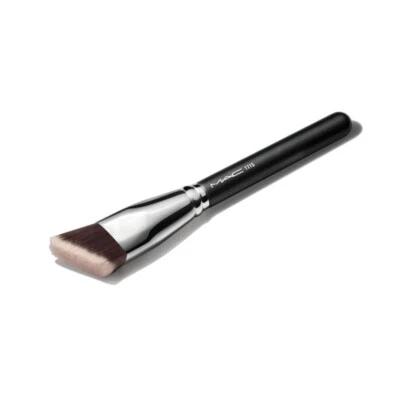 MAC 171S Smooth-edge All Over Face Brush Synthetic Fibre Contouring Brush - Image 1 of 3