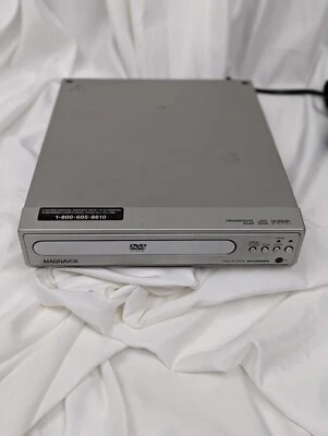 Reproductor de DVD Magnavox escaneo progresivo DVD y reproducción R/RW modelo DP100MW8 Foto 1 de 4