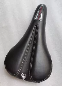 NEW OLD STOCK WTB SPEED V COMP SADDLE SEAT BLACK MTB TOURING BIKE 267X145MM - Picture 1 of 11