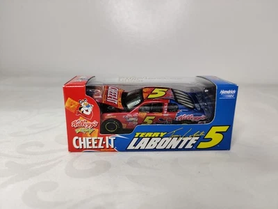 Capuz RCCA 2002 Terry Labonte #5 Cheez-It aberto 1/64 apenas 1584 feito - Imagem 1 de 4