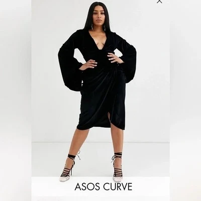 Vestido kimono midi de terciopelo negro talla grande 16 de ASOS Design Curve Deep Plunge Foto 1 de 2