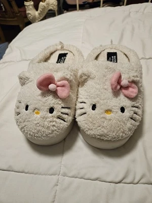 Zapatillas de casa Hello Kitty Sanrio para mujer talla grande 8-9 FOREVER 21 plataforma Foto 1 de 4