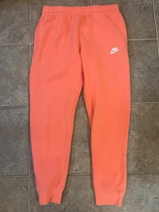 Nike Club Fleece Jogginghose Magic Ember Herren M Sweatpants Taschen Kordelzug Bund - Bild 1 von 14