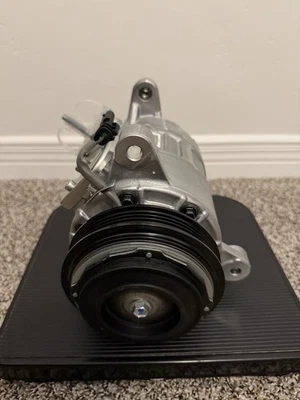 Genuine GM Compressor 85750160 (replaces 85750161) - Image 1 of 4