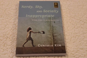 Cynthia Kim Nerdy, schüchtern und sozial unangemessen (Taschenbuch) NEU - Bild 1 von 2