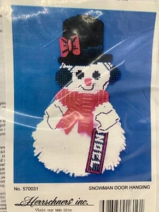 Vintage Herrschners "Schneemann Türhänger" Kunststoff Leinwand Kit Neu aus altem Lagerbestand 0031 5,5 Zoll x 10,5 Zoll - Bild 1 von 3