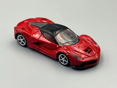 Ferrari LaFerrari Rosso Barchetta Rojo Tomica Premium escala 1/62 Foto 1 de 4