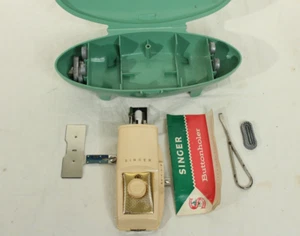 Vintage 1960s Singer Button Holer Sewing Machine Attachment In Green Case - Picture 1 of 3