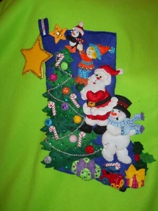 Bucilla ~ Medias de Navidad con apliques de fieltro hechos a mano "Finishng Touch" ~ COMPLETAS - Imagen 1 de 5
