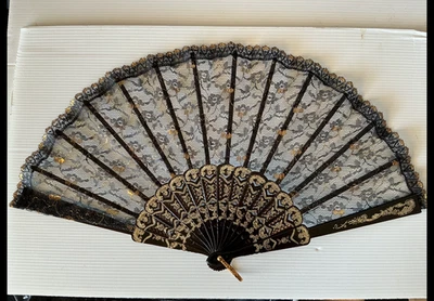 Eventail marron à dentelle noire et dorée - Photo 1/4