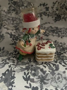 2006 Hallmark The Merry Bakers Sprinkle Ornament Tammy Haddix Love Cake - Picture 1 of 5