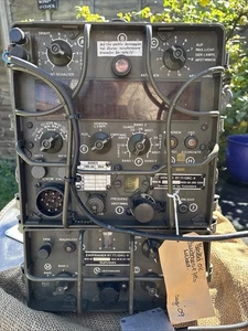 U.S.ARMY: JEEP RADIO RECEIVER AND TRANSMITTER RT-77/GRC-9 ( SIGNAL CORPS ).. - Picture 1 of 24