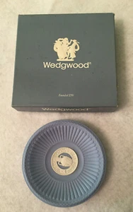 Vintage Wedgwood Jasperware Vase auf geriffeltem Tablett Schmuckschale blau 3" mit Box - Bild 1 von 8