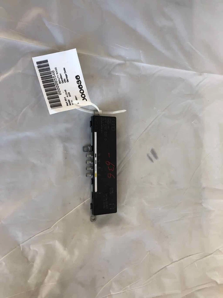 Amplificador de señal de radio antena AUDI A6 AVANT QUATTRO 2006 4F9035225D fabricante de equipos originales Foto 1 de 4