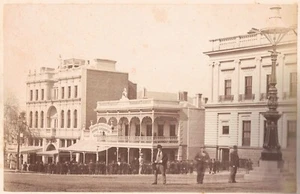 AUSTRALIA BALLARAT GOLDFIELDS LARGE ALBUMEN PHOTO MINING EXCHANGE, CROWDS c1880 - Bild 1 von 2