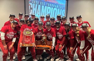 Oklahoma Sooners Softball 2025 SEC Champions Poster 11 x 17 cm - Bild 1 von 1