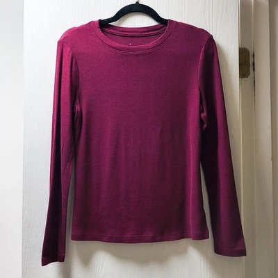 Camisa Mediana Roja Oscura Manga Larga Acanalada Clásica Cuello Redondo Elastizada UN NUEVO DÍA Foto 1 de 4