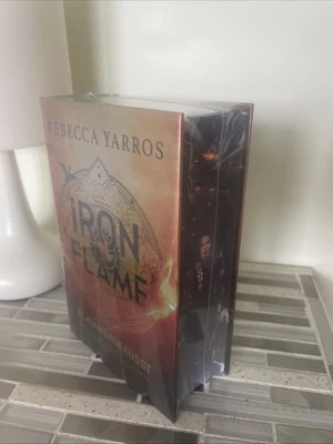Iron Flame Rebecca Yarros Bücherbüchse Exclusive SE German Stenciled Sealed - Image 1 of 4