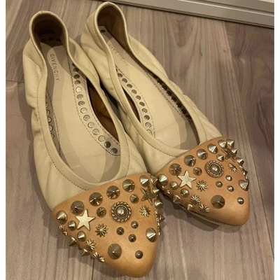 Zapatos de Ballet Givenchy Beige Mocasines Tachonados Planos 23,5 cm Usados Japón Foto 1 de 4