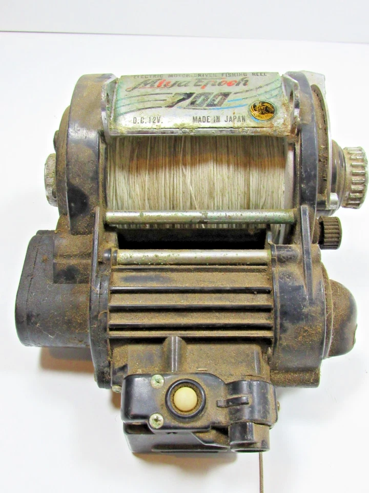 Carrete de pesca asistido por motor computarizado Miya Epoch 700 - sin probar Foto 1 de 4