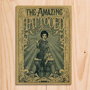 Imagen de póster de placas de metal retro The Amazing Tattooed Beauty - Imagen 1 de 2