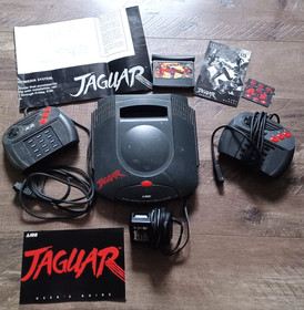 ATARI JAGUAR Game Console + 2 Controllers, Manual, Wolfenstein Game, Cord L@@K!!