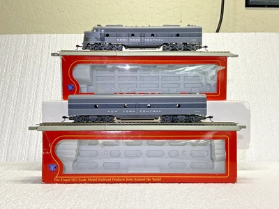 2 HO IHC DIESEL LOCOMOTIVES, N.Y.C. E-8A AND E-8B, WITH ENGINE (ORIGINAL BOX) - Image 1 of 4