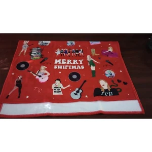 Merry SWIFTmas Christmas Towels - Picture 1 of 4