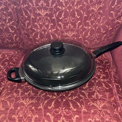 SKK Wok Non Stick Stir Fry Pan Heavy Duty SKK With Lid Ex Cond - Image 1 of 4