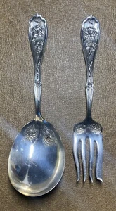 William Rogers & Sons Nelkenmuster 9" Servierlöffel & Salatgabel - Bild 1 von 9