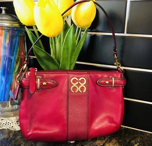 Vintage echt Coach Leder Handgelenktasche, verstellbarer Riemen, Gold Hardware, Magenta - Bild 1 von 17