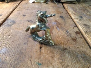 Unicornio vintage de latón macizo de 2 1/2" de alto - Imagen 1 de 5