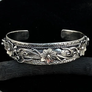 6 1/2" Narrow Floral sterling silver bracelet Navajo handmade Bessie Joe signed - Picture 1 of 5