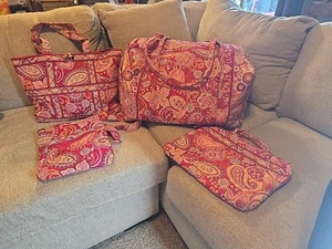 Vera Bradley Set di sacchetti Raspberry Fizz Design Totale di 4 sacchetti - Foto 1 di 6