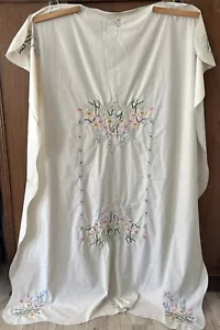 Vintage Embroidered Cotton Tablecloth Cutter 58 X 76 - Bild 1 von 6