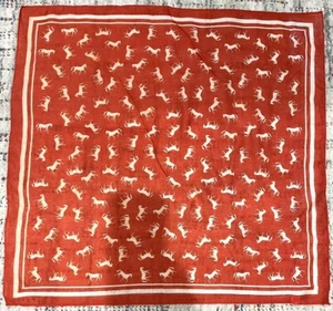 Bufanda vintage con estampado de caballo rojo crema - Imagen 1 de 3