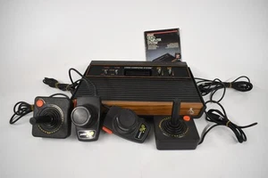Console Atari CX-2600 AP con Joystick e Paddles NON testata! - Imagen 1 de 17