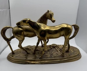 Scultura cavallo ottone pesante vintage raffigurante due cavalli erba albero ceppo Barye - Foto 1 di 13