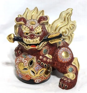 Fantastic, marked and hand painted Japanese Kutani foo dog - Picture 1 of 9