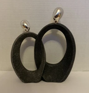 Abstrakte Skulptur von 2 Personen zusammen, verflochten - 11 3/8' Höhe x 9" Breite x 2,25" Tiefe - Bild 1 von 14