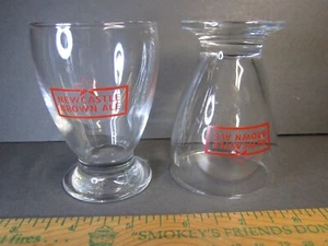 Newcastle Brown Ale SET 2 Probiergläser mit Fuß rot quadratisch Logo 3 1/2" Prost! - Bild 1 von 6