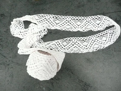 dentelle  ancienne en coton  blanc festonnée pour couture ou autre - Photo 1/4