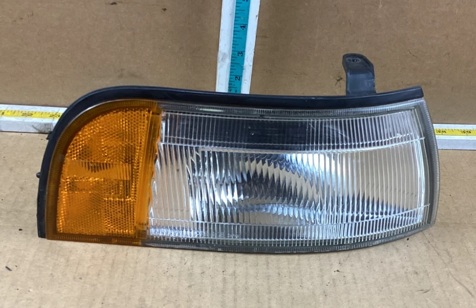 1989-1994 Nissan Maxima Front Right Passenger Corner Turn Signal Light OEM - Image 1 of 4