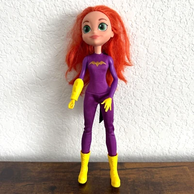 DC Super Hero Girls Batgirl 10" Figura/Muñeca 2018 Traje Púrpura con Pelo Rojo Foto 1 de 4