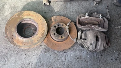 Bmw E60 535d Front Brakes Discs And Calipers - Image 1 of 2