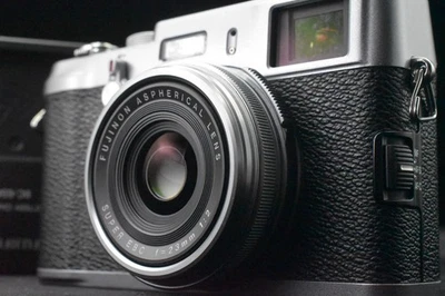 [US Duty Paid] Fujifilm X100 FinePix X Series 12.3MP Silver Digital Camera 8436 - Image 1 of 4