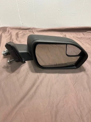 OEM, SIDE MIRROR ASSEMBLY,  RH PASSENGER, BLACK, 2021 FORD EXPLORER (POLICE) Foto 1 de 4