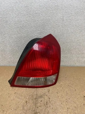 Правосторонний задний фонарь для Hyundai Elantra 2001 2002 2003 годов выпуска DEPO V0463 DW - Изображение 1 из 4