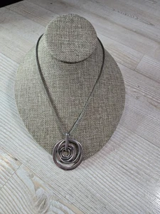 Collar colgante multicírculo tono plata declaración geométrica moderna - Imagen 1 de 5